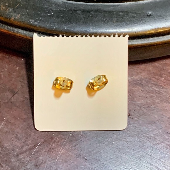 NWT ❤️Gold plated crystal heart studs for birthday month FEBRUARY - Picture 2 of 2